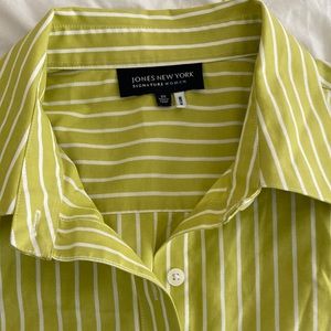 Jones New York signature woman easy care 2X SL buttoned blouse.